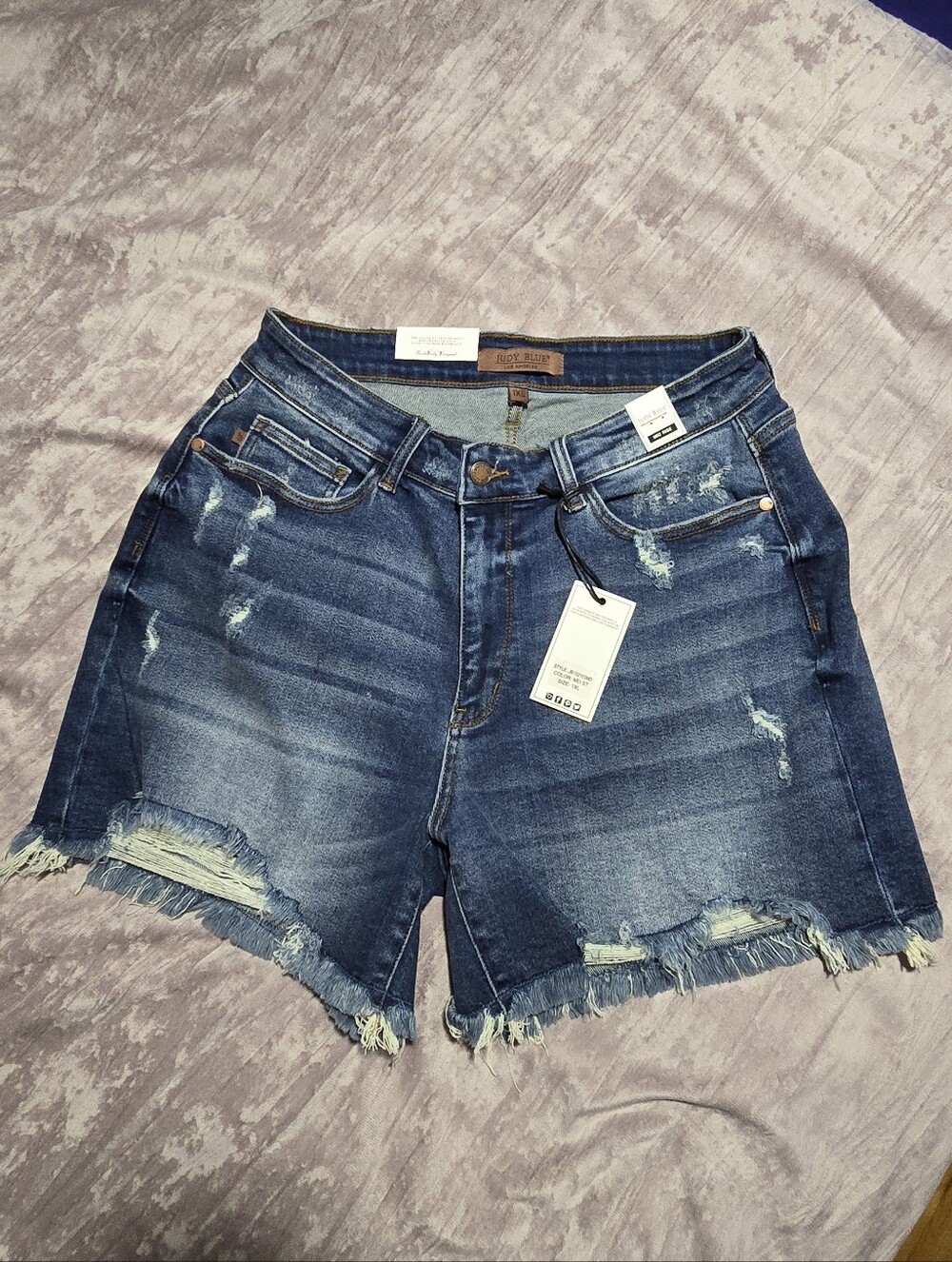 Judy Blue Distressed Medium Blue Wash Denim Shorts Sixe 1X